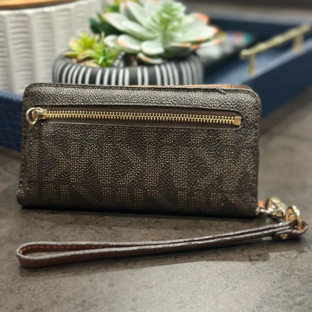 🦋Michael Kors Jet Set Slim Tech Multifunction Phone Case Wallet Brown🦋